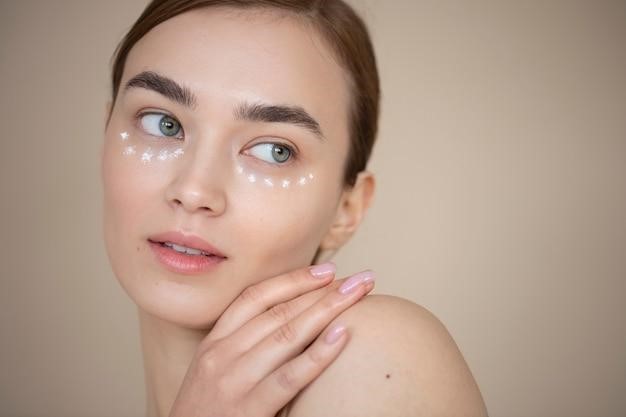 Choosing Eye Contour Cream: Key Ingredients for Your Specific Needs